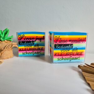 Memoblokhouder met de tekst: Lieve juf of meester, bedankt voor dit kleurrijke schooljaar!