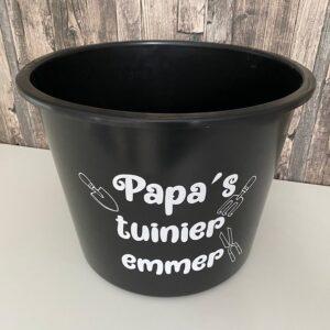 Zwarte emmer van 12 liter bedrukt met de tekst: Papa's tuinier emmer