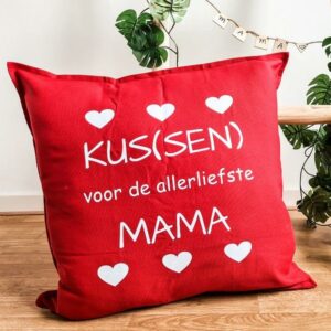 Rood katoenen kussen met de tekst voor de allerliefste mama