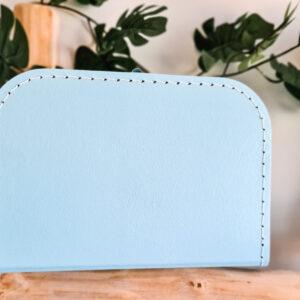 Onbedrukt licht blauw logeerkoffertje