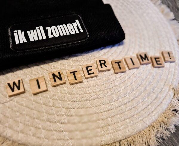 Zwarte unisex muts bedrukt met de tekst: Ik wil zomer