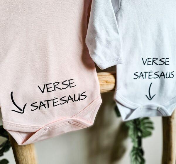 Romper in 2 kleuren bedrukt met grappige tekst