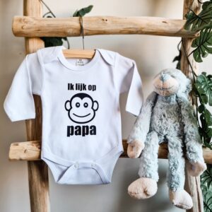 Witte romper bedrukt met tekst: ik lijk op papa