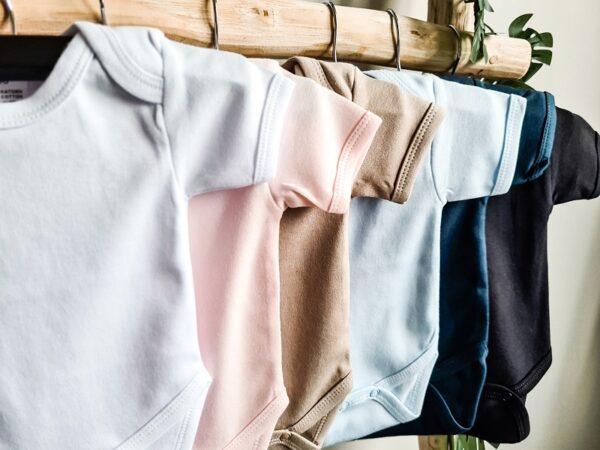 Onbedrukte rompers in 6 verschillende kleuren