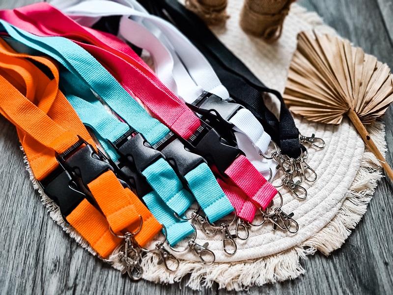 Onbedrukte keycords in vijf verschillende kleuren