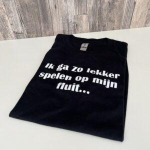 Zwart t-shirt bedrukt met tekst: Ik ga zo lekker spelen op mijn fluit. Bekend van het tv programma LOL - Last One Laughing