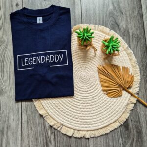 Donker blauw heren t/shirt bedrukt met de tekst Legendaddy.