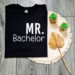 Zwart heren t-shirt bedrukt met de tekst Mr. Bachelor.