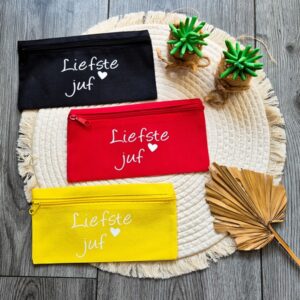 Etui in drie kleuren bedrukt met de tekst: Liefste juf ♥