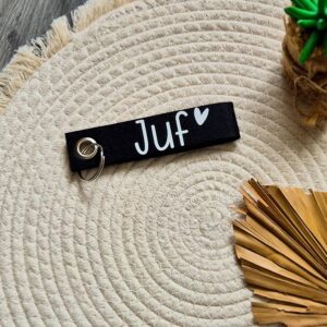 Zwarte vilten sleutelhanger bedrukt met Juf ♥.