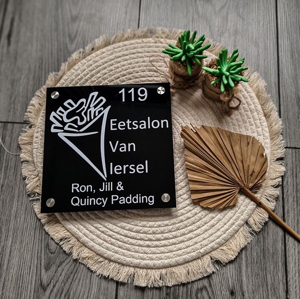 Huisnummerbordje - Zwart - 20x20 cm - Logo bedrijf (2)
