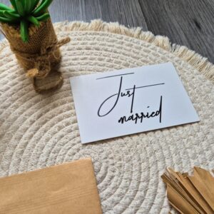 Huwelijk felicitatiekaart met de tekst Just Married.