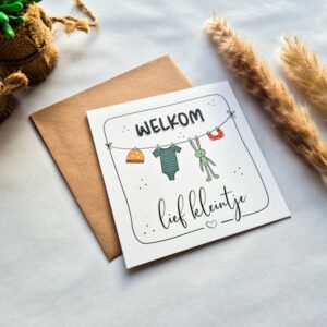 Een felicitatiekaart voor de geboorte met de tekst 'Welkom lief kleintje'.
